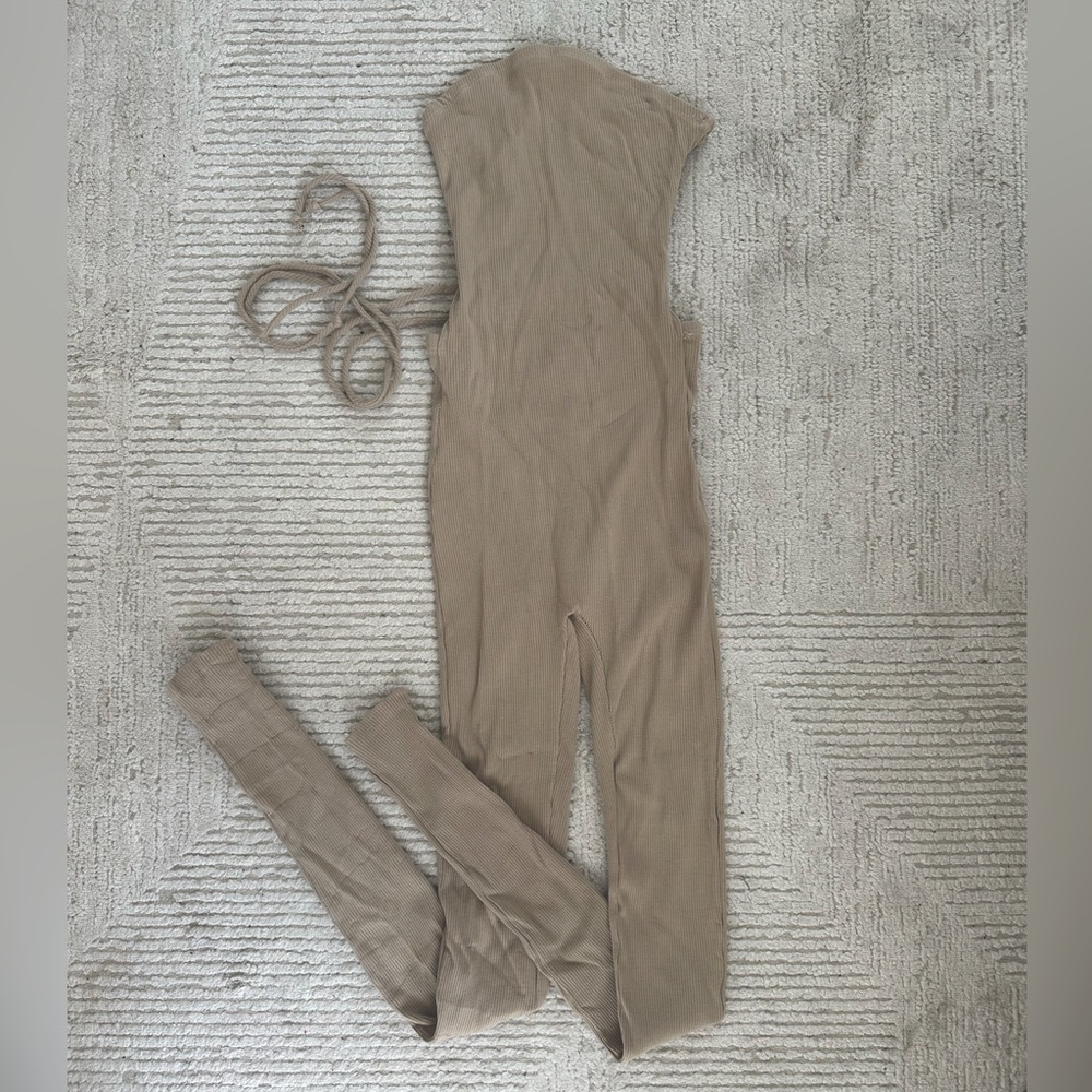 Beige Jumpsuit with adjustable ties in the back